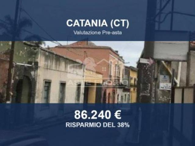 Immobile in asta di 164 m con più di 5 locali e box auto in vendita a Catania