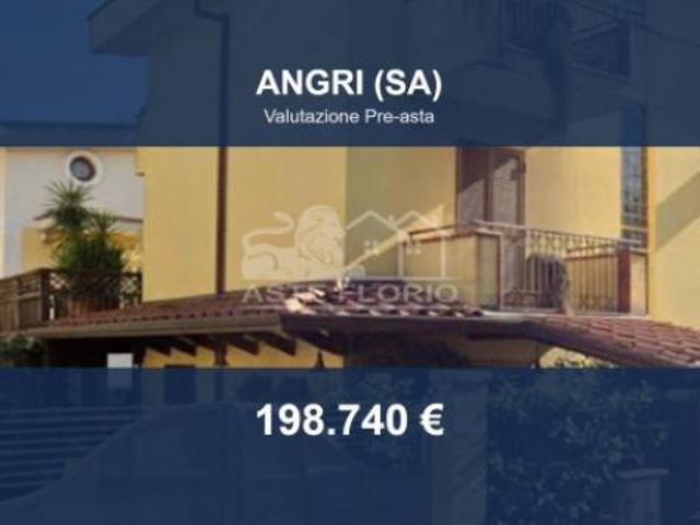 Immobile in asta di 165 m, box auto in vendita a Angri