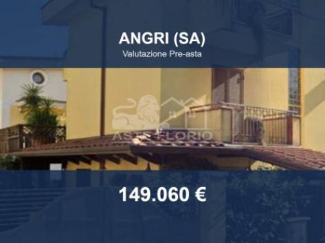 Immobile in asta di 165 m con più di 5 locali e box auto in vendita a Angri