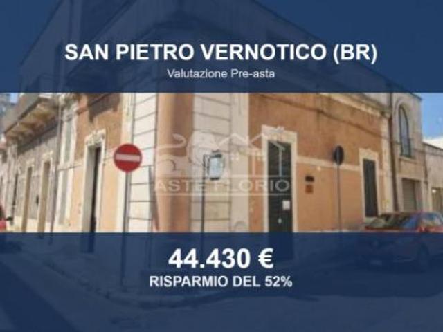 Immobile in asta di 171 m con più di 5 locali e box auto in vendita a San Pietro Vernotico