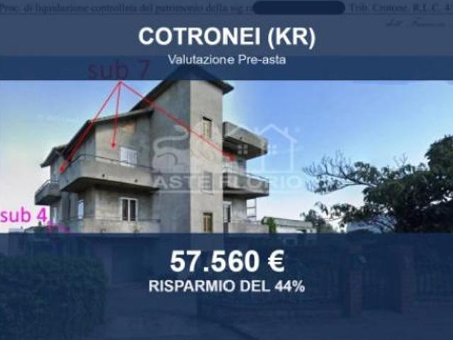 Immobile in asta di 172 m con più di 5 locali e box auto in vendita a Cotronei