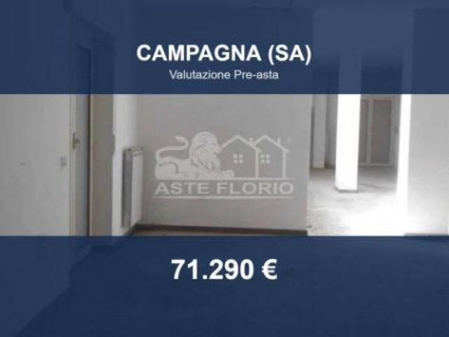 Immobile in asta di 172 m con più di 5 locali e box auto in vendita a Campagna