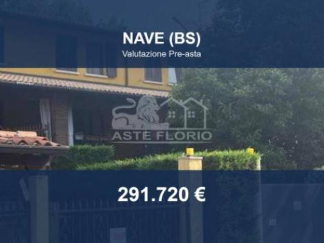 Immobile in asta di 172 m con più di 5 locali e box auto in vendita a Nave