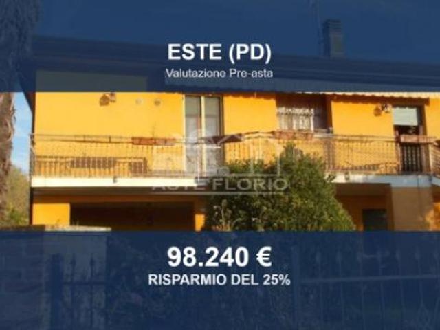 Immobile in asta di 174 m con più di 5 locali e box auto in vendita a Este