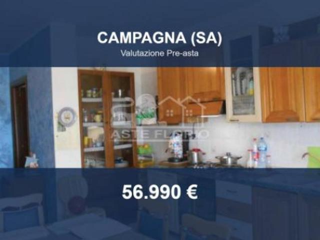 Immobile in asta di 176 m con più di 5 locali e box auto in vendita a Campagna