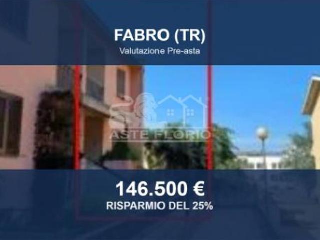 Immobile in asta di 176 m con più di 5 locali e box auto in vendita a Fabro
