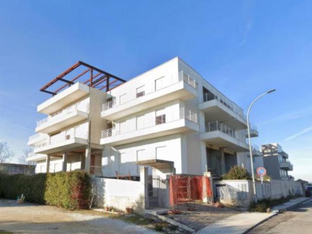 Immobile in asta di 179 m con più di 5 locali in vendita a Montegranaro