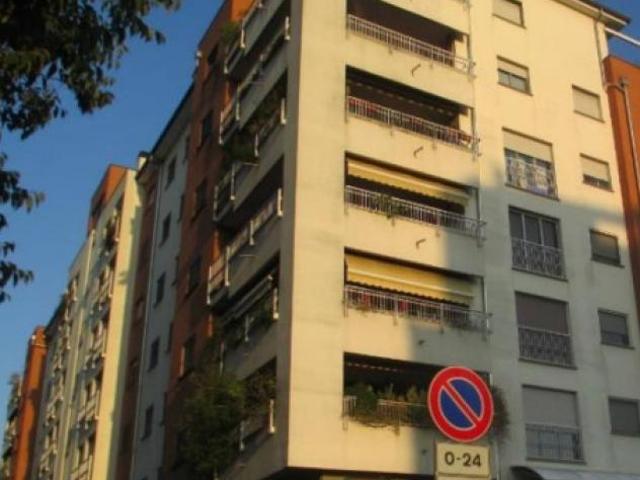Immobile in asta di 182 m, box auto in vendita a Milano