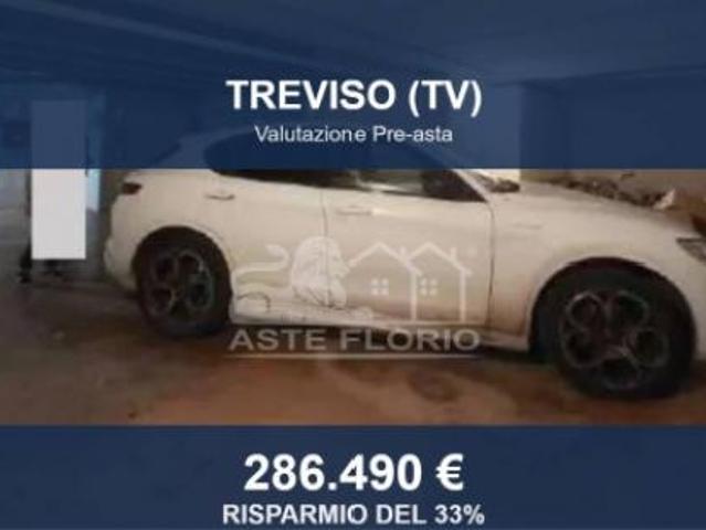 Immobile in asta di 182 m con più di 5 locali e box auto in vendita a Treviso