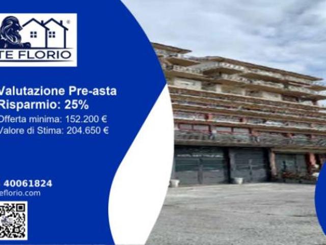 Immobile in asta di 187 m con più di 5 locali in vendita a Montegranaro