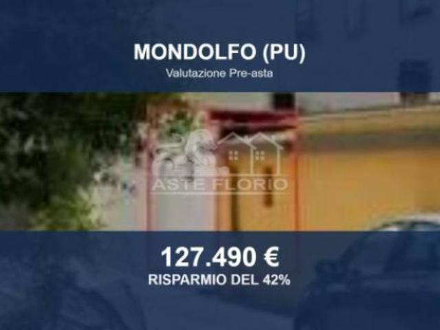 Immobile in asta di 184 m con più di 5 locali e box auto in vendita a Mondolfo