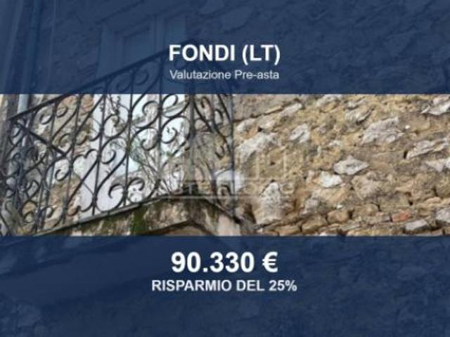 Immobile in asta di 185 m con più di 5 locali in vendita a Fondi