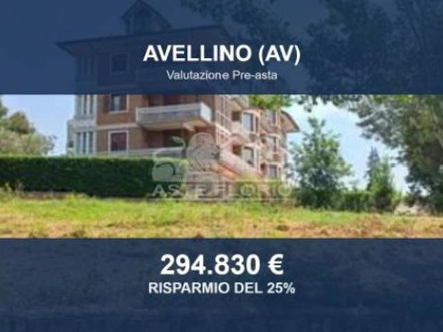 Immobile in asta di 186 m con più di 5 locali e box auto in vendita a Avellino
