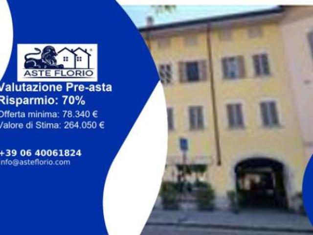 Immobile in asta di 189 m con più di 5 locali in vendita a Parabiago