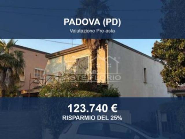 Immobile in asta di 190 m, box auto in vendita a Padova