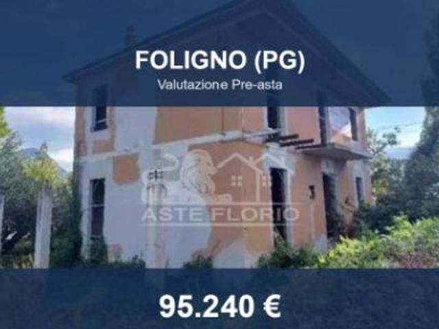 Immobile in asta di 191 m con più di 5 locali in vendita a Foligno