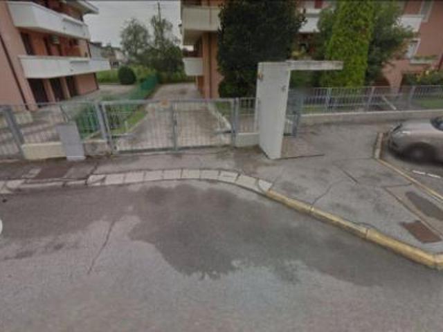 Immobile in asta di 192 m, box auto doppio in vendita a Noventa Padovana