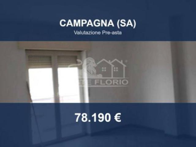 Immobile in asta di 194 m con più di 5 locali e box auto in vendita a Campagna