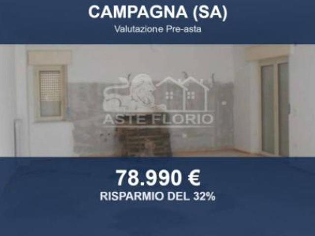Immobile in asta di 194 m con più di 5 locali e box auto in vendita a Campagna