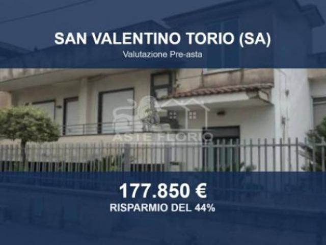 Immobile in asta di 194 m con più di 5 locali e box auto in vendita a San Valentino Torio