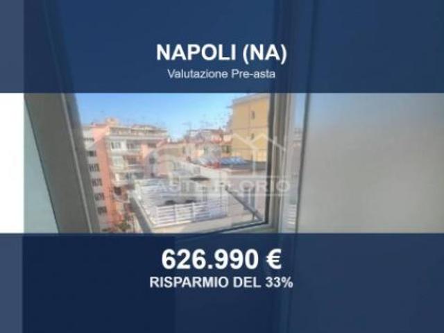 Immobile in asta di 196 m con più di 5 locali in vendita a Napoli
