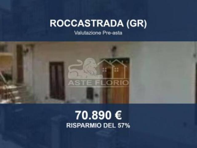 Immobile in asta di 1000 m con più di 5 locali e box auto in vendita a Roccastrada