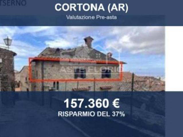 Immobile in asta di 102 m con più di 5 locali in vendita a Cortona
