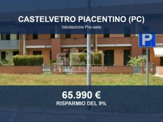 Immobile in asta di 108 m, box auto in vendita a Castelvetro Piacentino