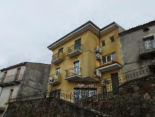 Immobile in asta di 108 m con più di 5 locali in vendita a San Mango d'Aquino