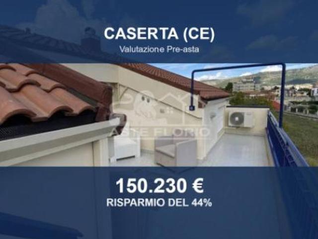 Immobile in asta di 109 m, box auto in vendita a Caserta