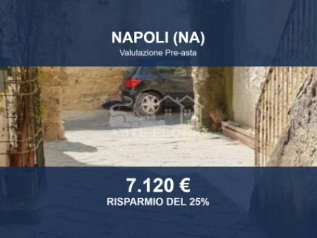Immobile in asta di 10 m in vendita a Napoli