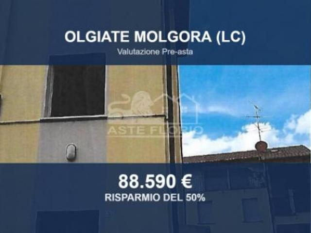 Immobile in asta di 110 m con più di 5 locali e box auto in vendita a Olgiate Molgora