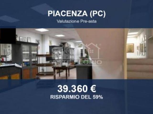 Immobile in asta di 110 m in vendita a Piacenza