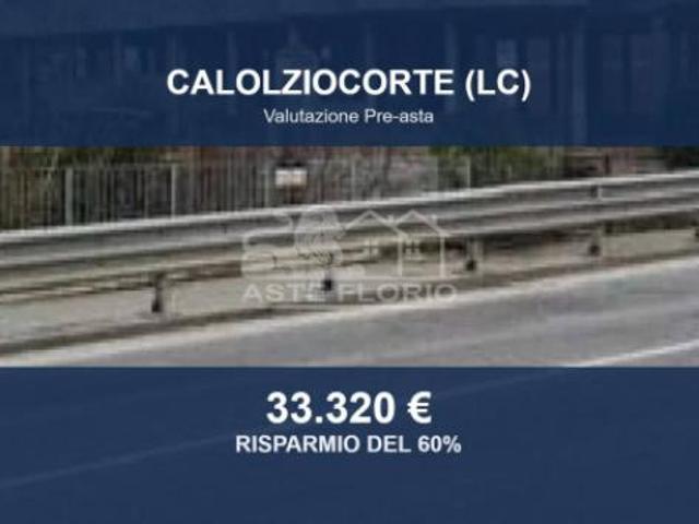 Immobile in asta di 111 m con più di 5 locali e box auto in vendita a Calolziocorte
