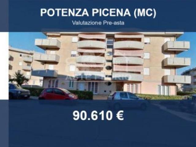 Immobile in asta di 111 m con più di 5 locali e box auto in vendita a Potenza Picena