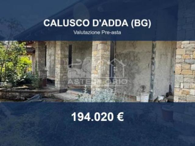 Immobile in asta di 1134 m, box auto in vendita a Calusco d'Adda