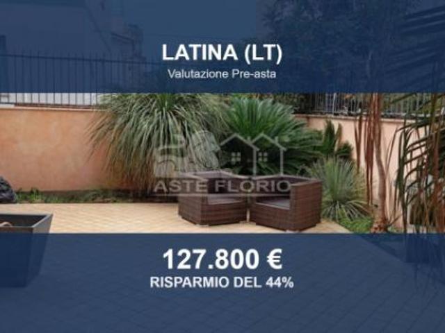 Immobile in asta di 114 m, box auto in vendita a Latina