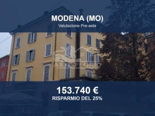 Immobile in asta di 114 m con più di 5 locali in vendita a Modena