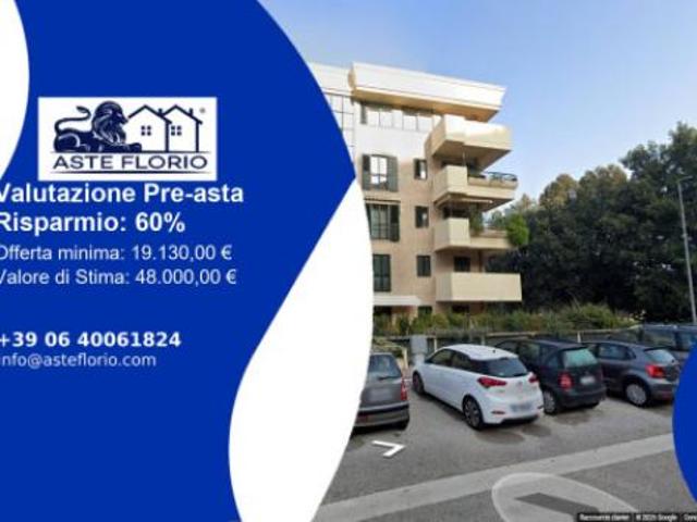 Immobile in asta di 115 m con più di 5 locali in vendita a Macerata