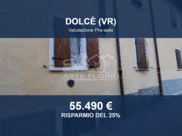 Immobile in asta di 116 m, box auto in vendita a Dolcè