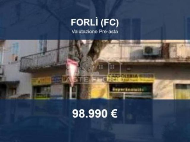 Immobile in asta di 116 m con più di 5 locali e box auto in vendita a Forlì