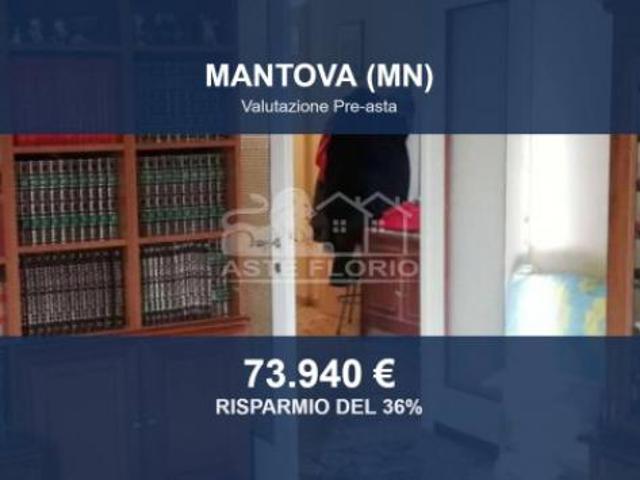 Immobile in asta di 116 m con più di 5 locali e box auto in vendita a Mantova