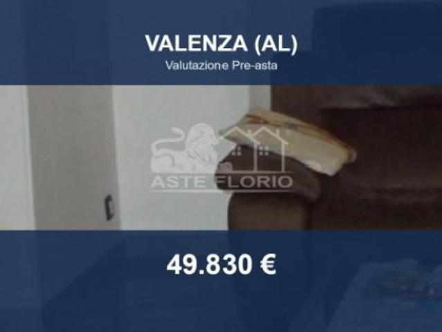 Immobile in asta di 118 m, box auto in vendita a Valenza