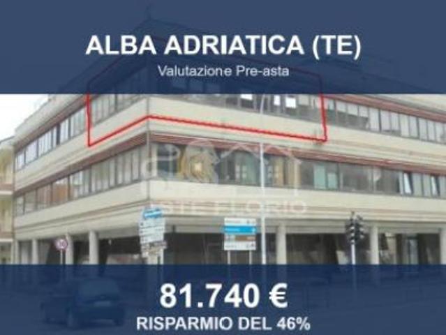 Immobile in asta di 118 m, box auto in vendita a Alba Adriatica