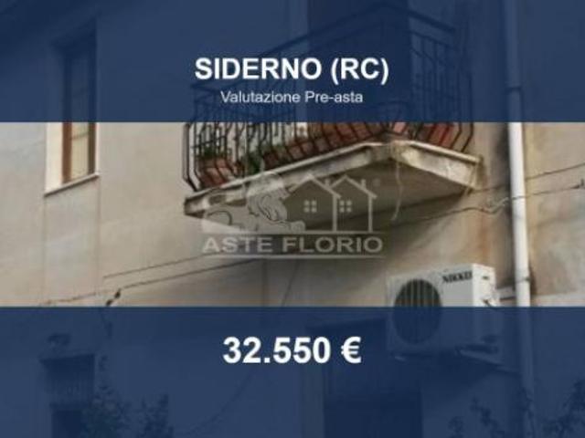 Immobile in asta di 118 m con più di 5 locali in vendita a Siderno