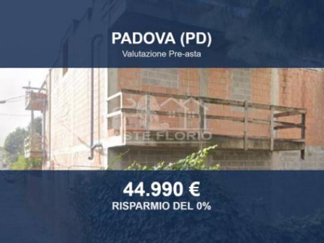 Immobile in asta di 120 m, box auto doppio in vendita a Padova