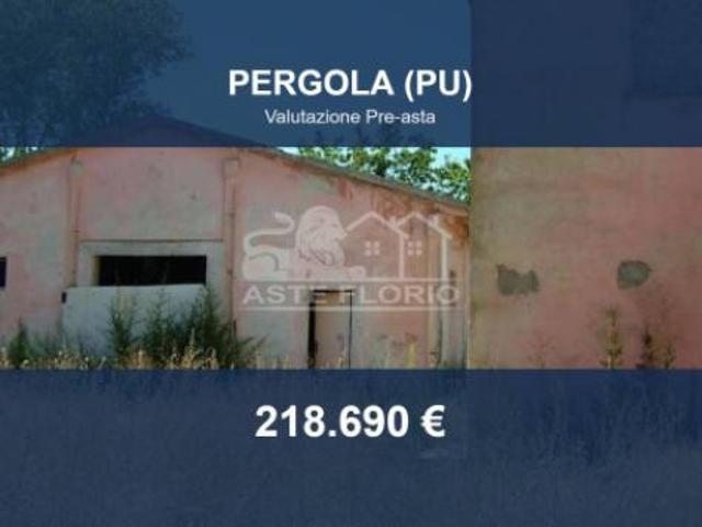 Immobile in asta di 120 m con più di 5 locali in vendita a Pergola
