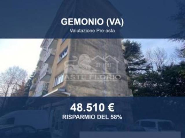 Immobile in asta di 122 m con più di 5 locali e box auto in vendita a Gemonio