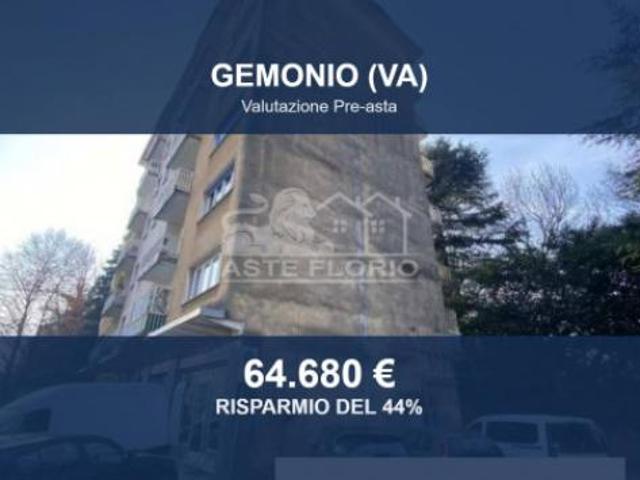 Immobile in asta di 122 m con più di 5 locali e box auto in vendita a Gemonio