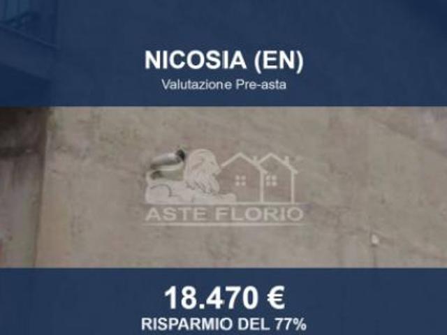 Immobile in asta di 122 m con più di 5 locali in vendita a Nicosia